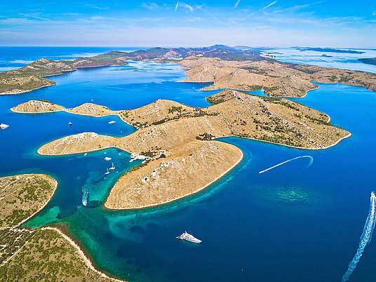 Un laberinto de islas de las Islas Kornati es un verdadero paraíso para todos los navegantes 