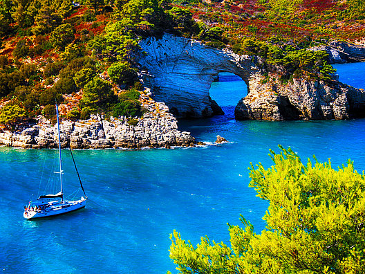Sardinia, the "Costa Smeralda" and the "Archipelago of Maddalena": the dream destination for all sailors 