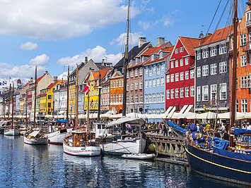 Merece la pena viajar a Copenhague, en Dinamarca, a 3-4 días de la base de chárter en Heiligen