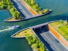 Yachts always have the right of way in the Netherlands, here is one of the many yacht bridges over the Dutch highway. 