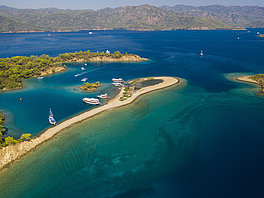 Las impresionantes bahías de Göcek en el Golfo de Fethiye, Turquía, con la agencia de chárter Yates Europa 