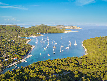 Safe and quiet anchorages all over Croatia for Yates Europa charter yachts
