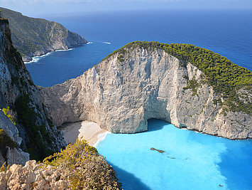 Corfu and the "Ionian Islands" of Paxos, Ithaca, Kefalonia, Zakynthos are ideal destinations for sailors with children. 