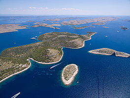 Ideal for yachts: The islands of Kornati with the marina Piskera and restaurant piers. 