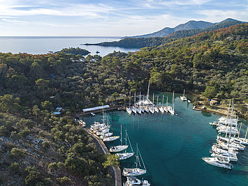 Many anchorage bays in Turkey have restaurants with their own free moorings for yachts of all sizes. 